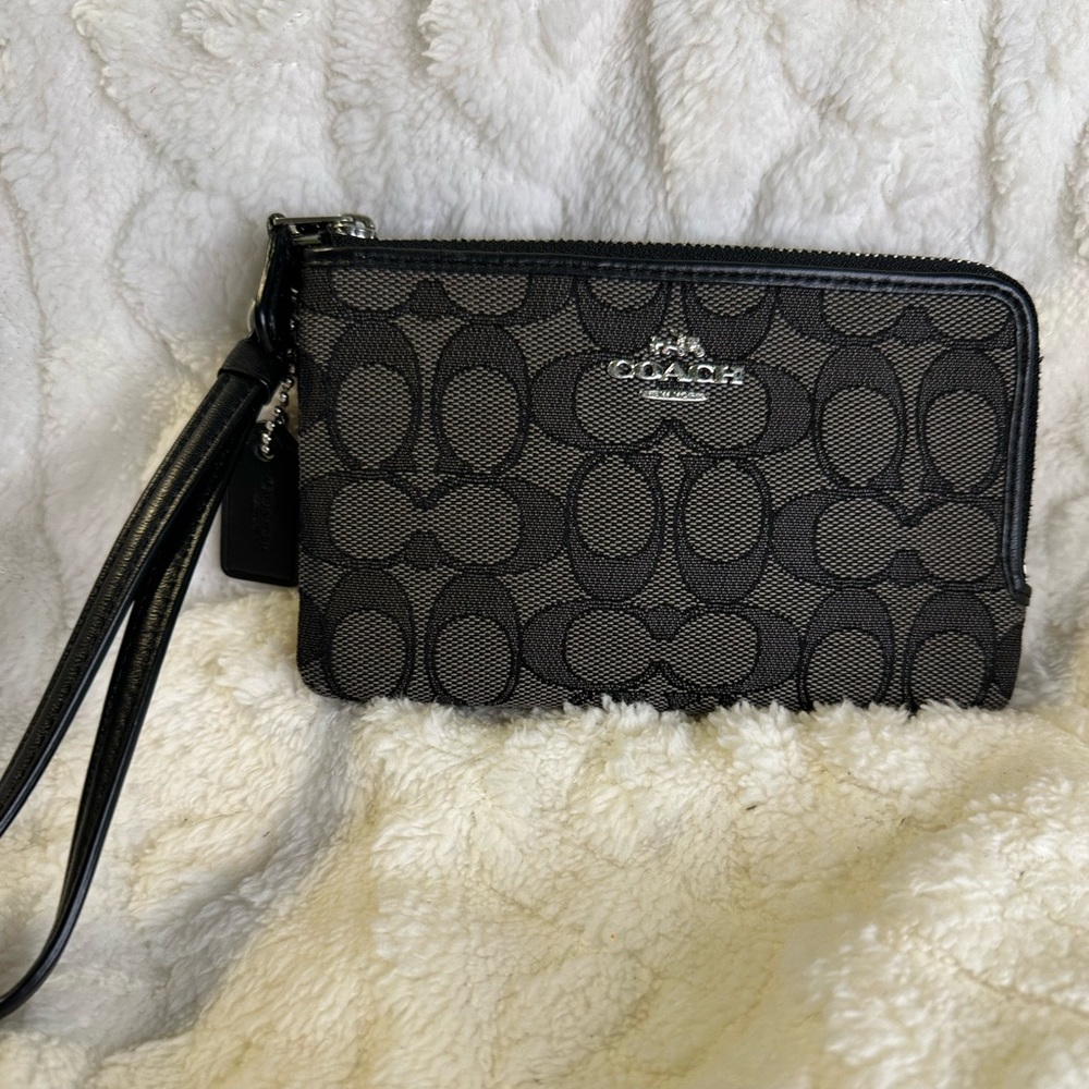 EUC COACH DOUBLE ZIP CANVAS WRISTLET IN BLACK AND GRAY